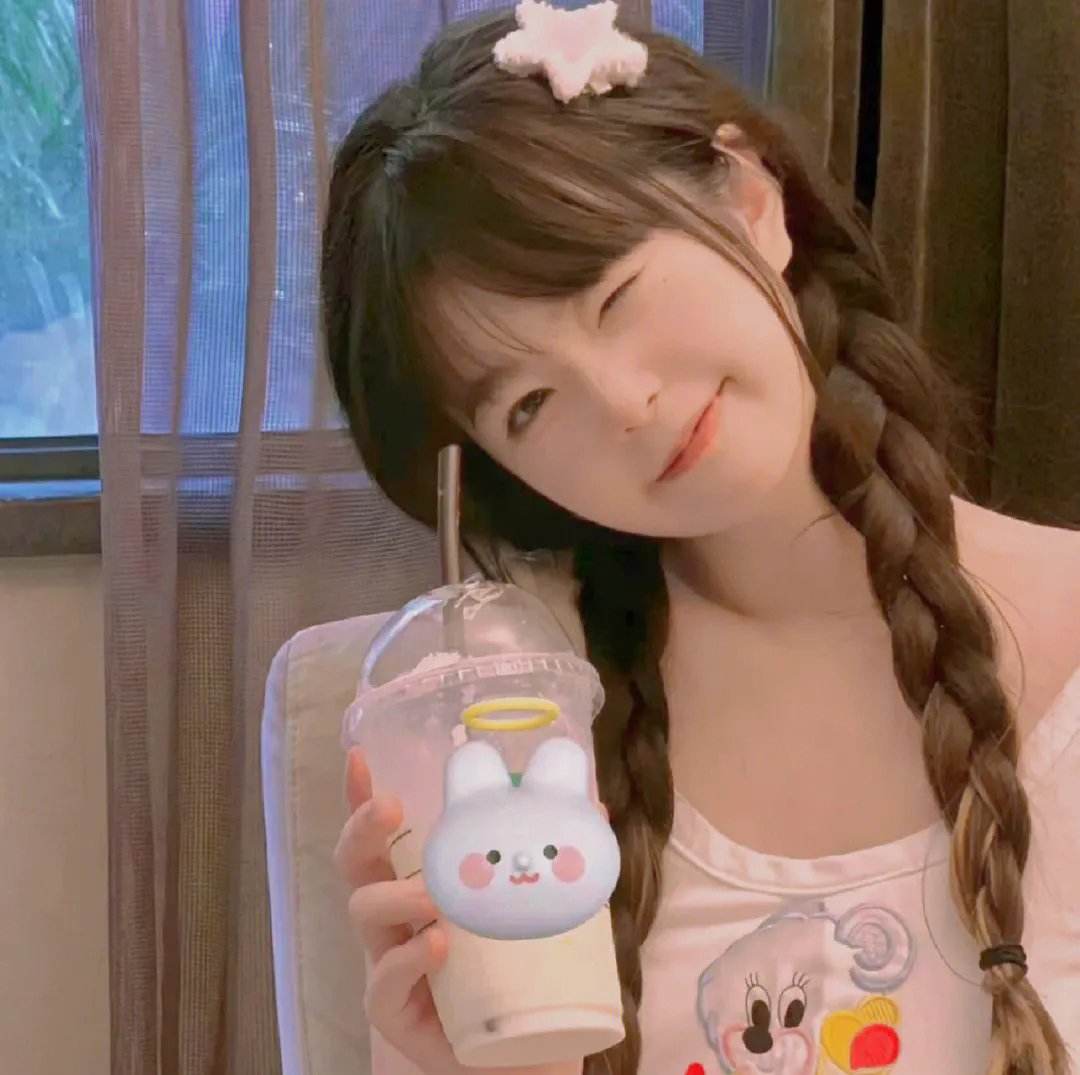 偷听女儿心声后,虐文女主全家宠